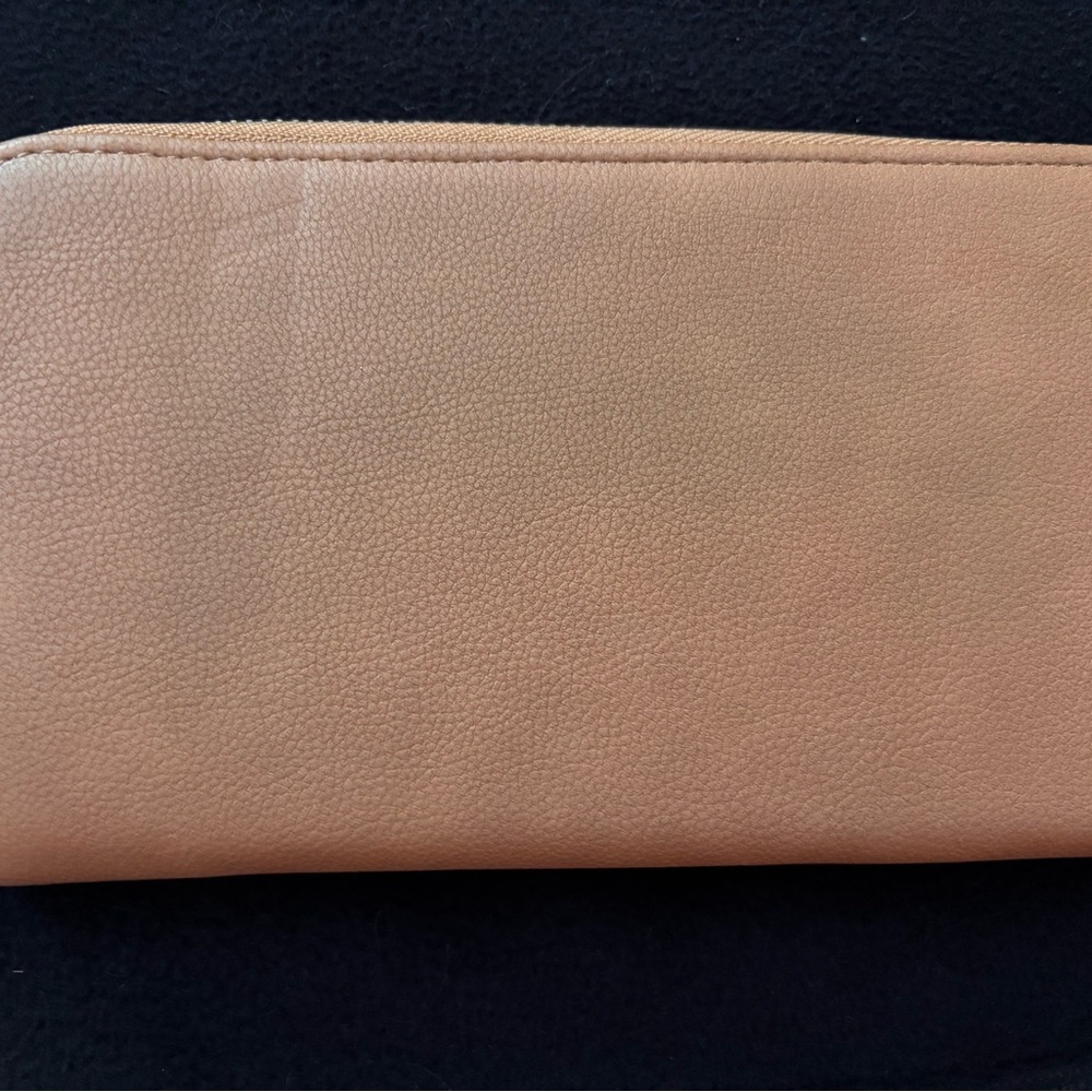NWT - Thirty One All About the Benjamin’s Caramel Smooth Pebble